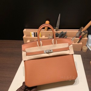 hermes birkin 25cm 铂金包 Tourillon Maurice TM皮 37金棕 银扣(爱马仕铂金包大小款式全方位比较)